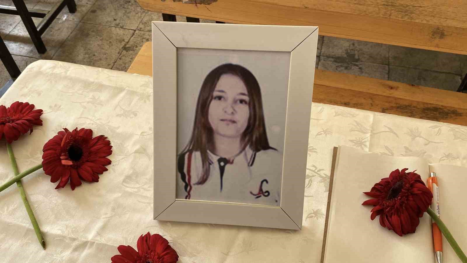 kazada olen kucuk kiz icin sinifinda ani kosesi yapildi 3 NBmWPywp