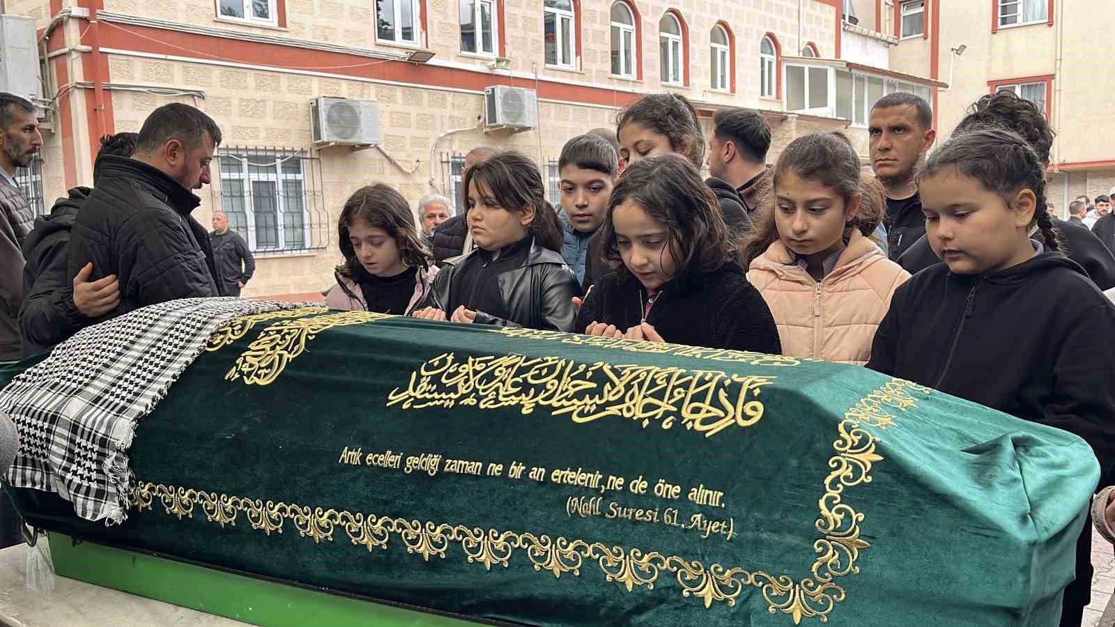 kazada olen mirac islam gozyaslariyla defnedildi 0 HbZRK4nZ