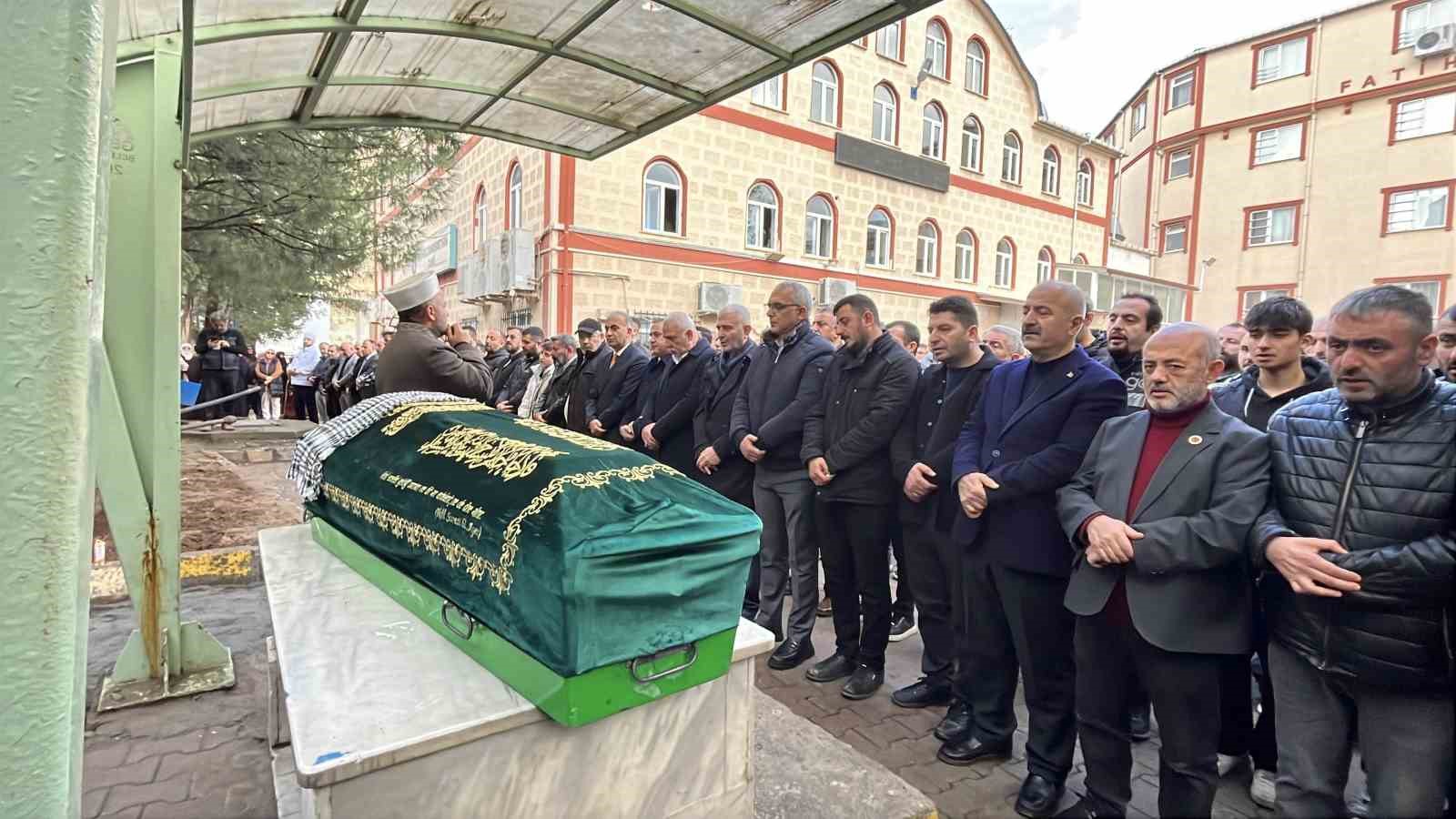 kazada olen mirac islam gozyaslariyla defnedildi 2 tKragHFn