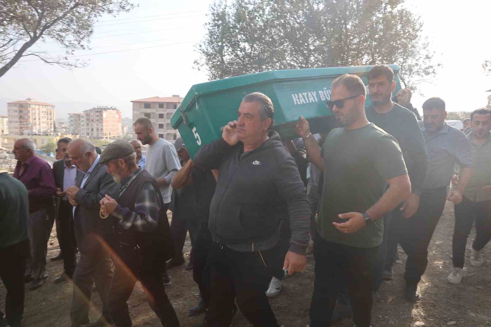 kazada olen yegenini elleriyle topraga veren amca kazaya neden olan alkollu surucunun cezalandirilmasini istiyor