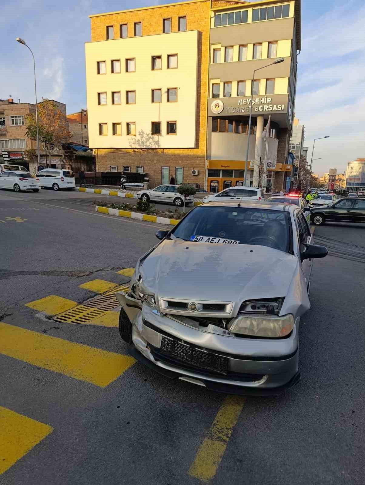 kazada savrulan arac kaldirimdaki yayaya carpti 1 agir yarali 1 s5SEpKhK