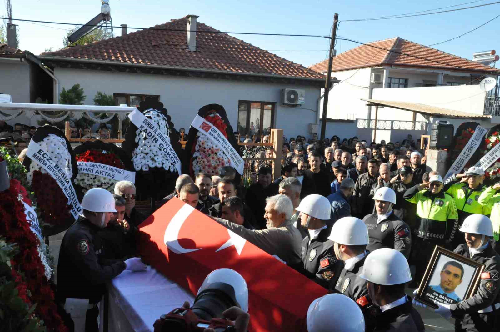 kazada sehit olan polis memuru ali barut son yolculuguna ugurlandi 0 BSF8zgNq