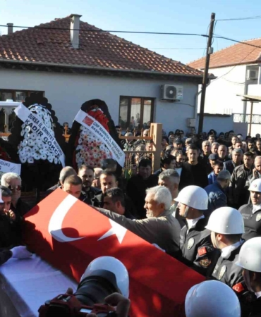 kazada-sehit-olan-polis-memuru-ali-barut-son-yolculuguna-ugurlandi-Vaj6lbUi.jpg