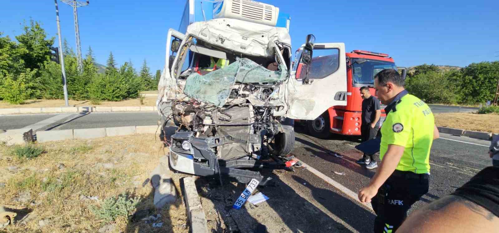 kazada sikisan surucu icin ekipler seferber oldu 0 jbW69yUv