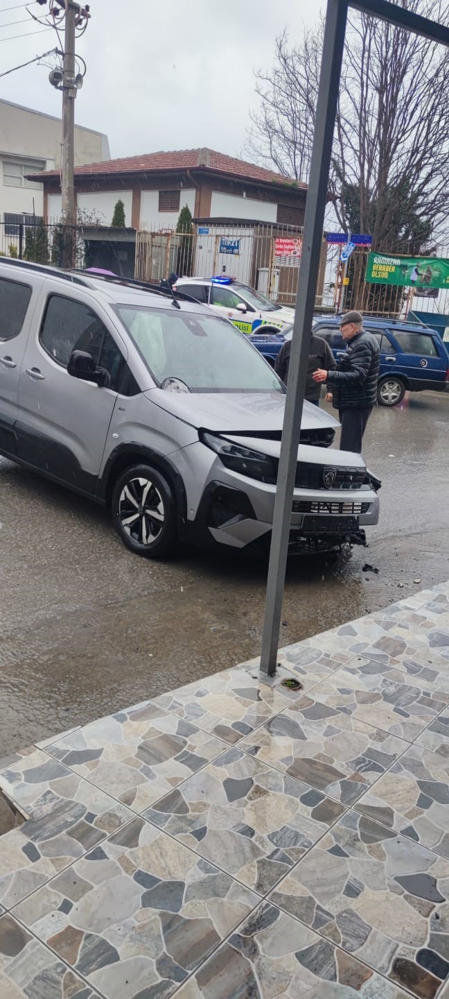 kazada yaralanan genc ogretmen hastanede hayat mucadelesini kaybetti 1 cFZa5kLw