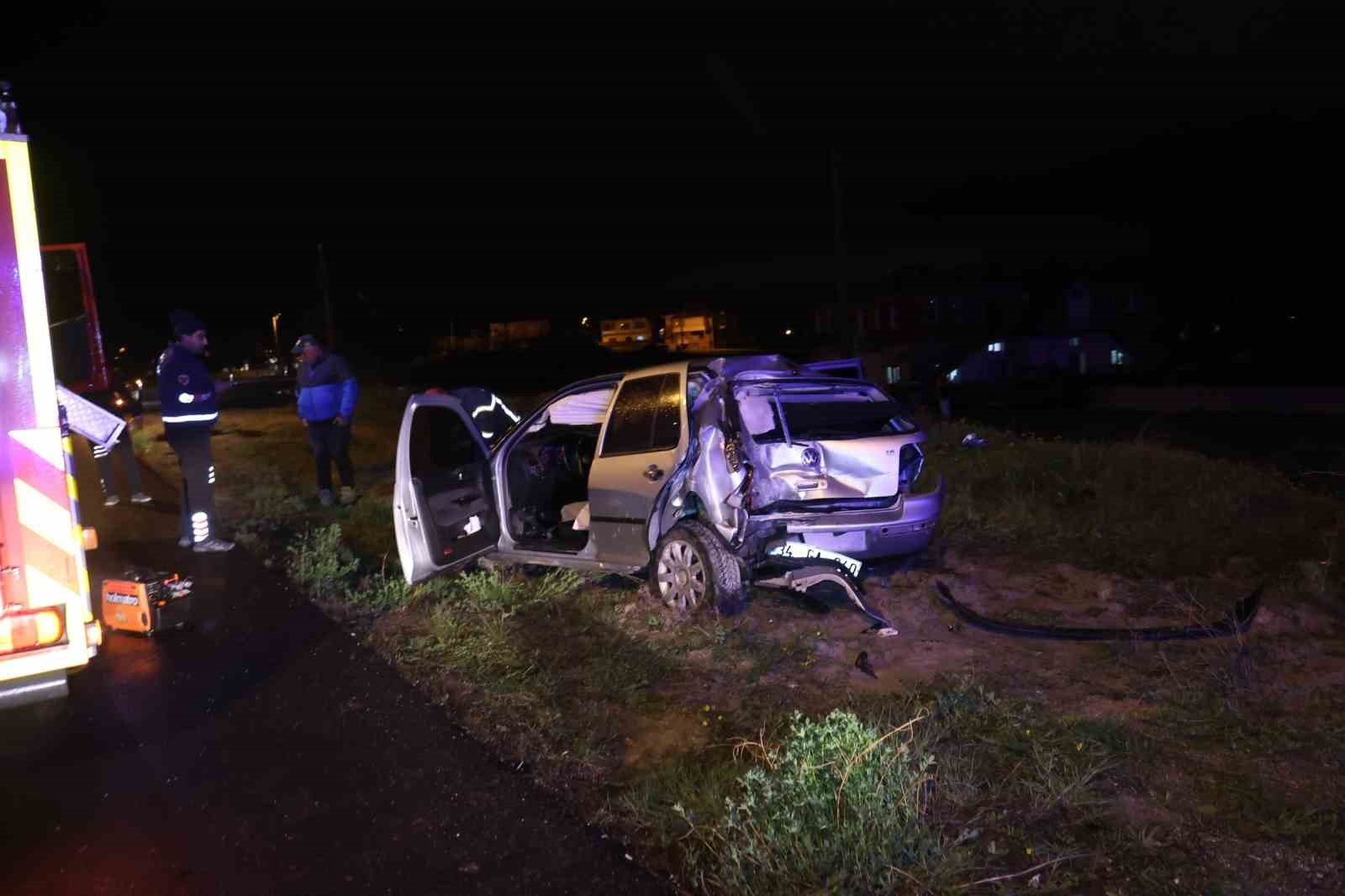 kazada yaralanan kardesi ile ayni ambulansa binmek isteyen yarali ekiplere zor anlar yasatti 1 lNAbvdhq