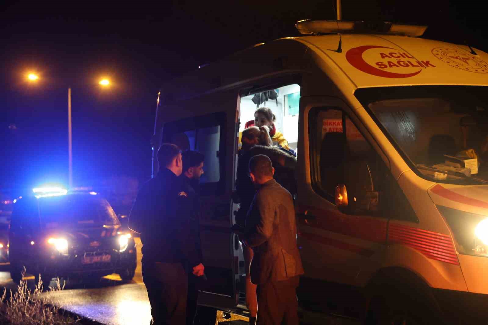 kazada yaralanan kardesi ile ayni ambulansa binmek isteyen yarali ekiplere zor anlar yasatti 6 Zs95SD8i