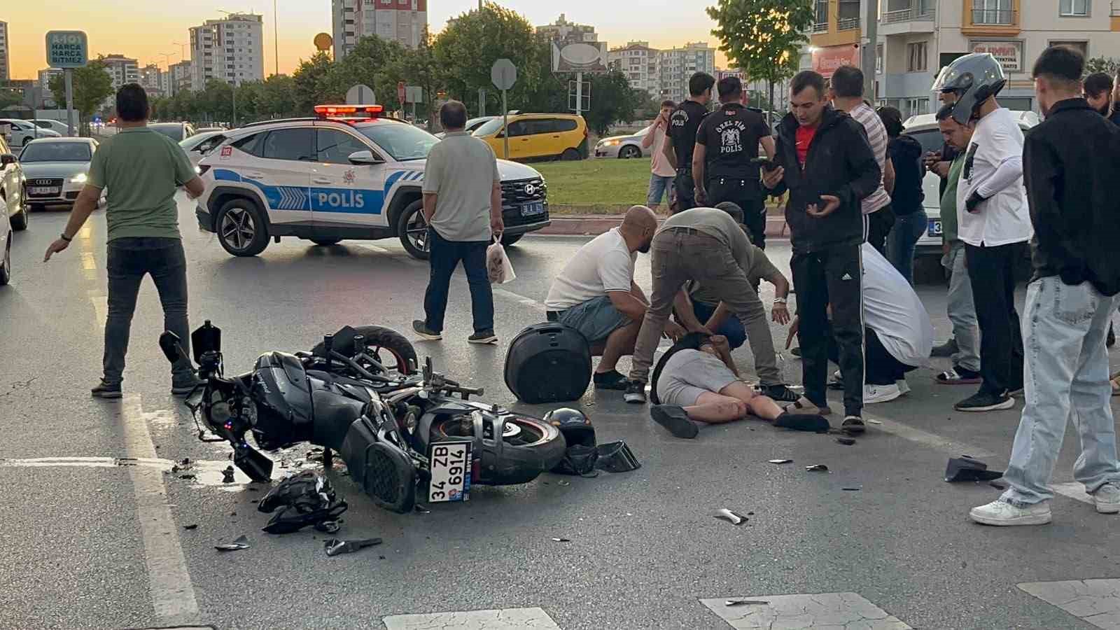 kazada yaralanan motosiklet surucusune ilk mudahale cevik kuvvet sube mudurunden 1 hHkfE2ZE