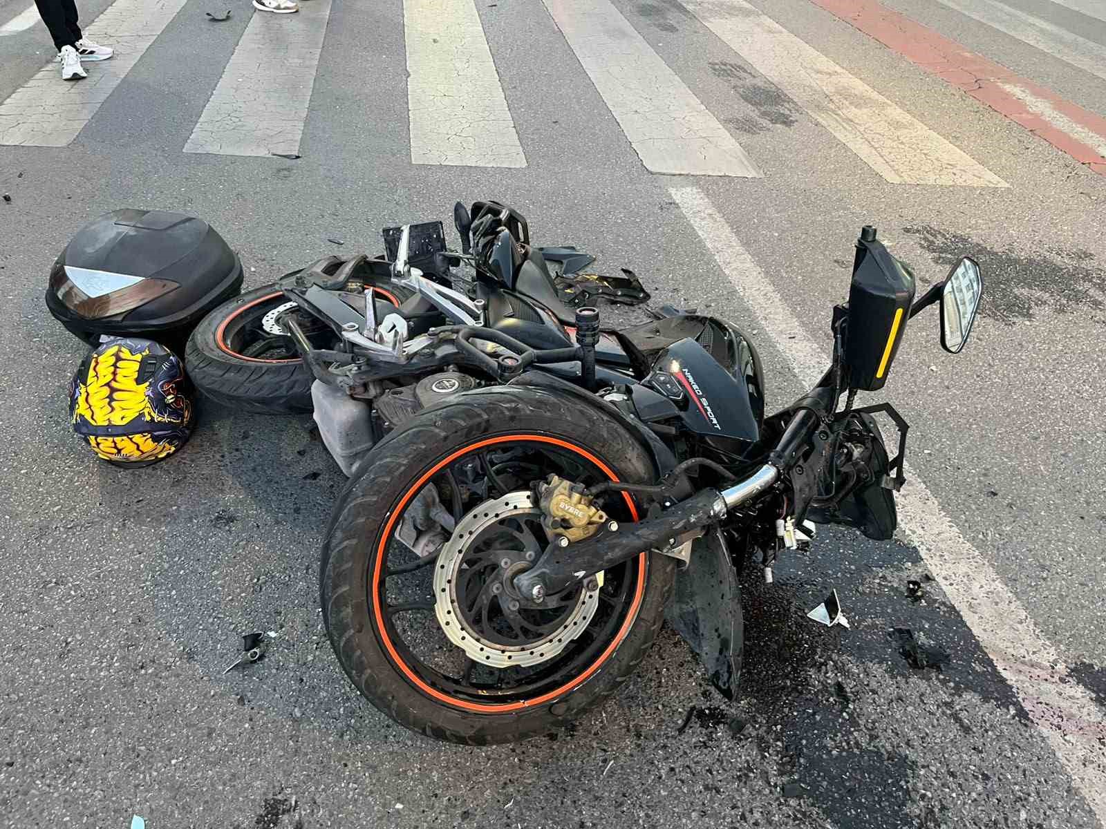 kazada yaralanan motosiklet surucusune ilk mudahale cevik kuvvet sube mudurunden 2 3DfjLcbC