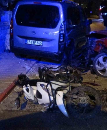 kazada-yaralanan-motosikletlinin-feryatlari-mahalleyi-inletti-5gWjI7bG.jpg