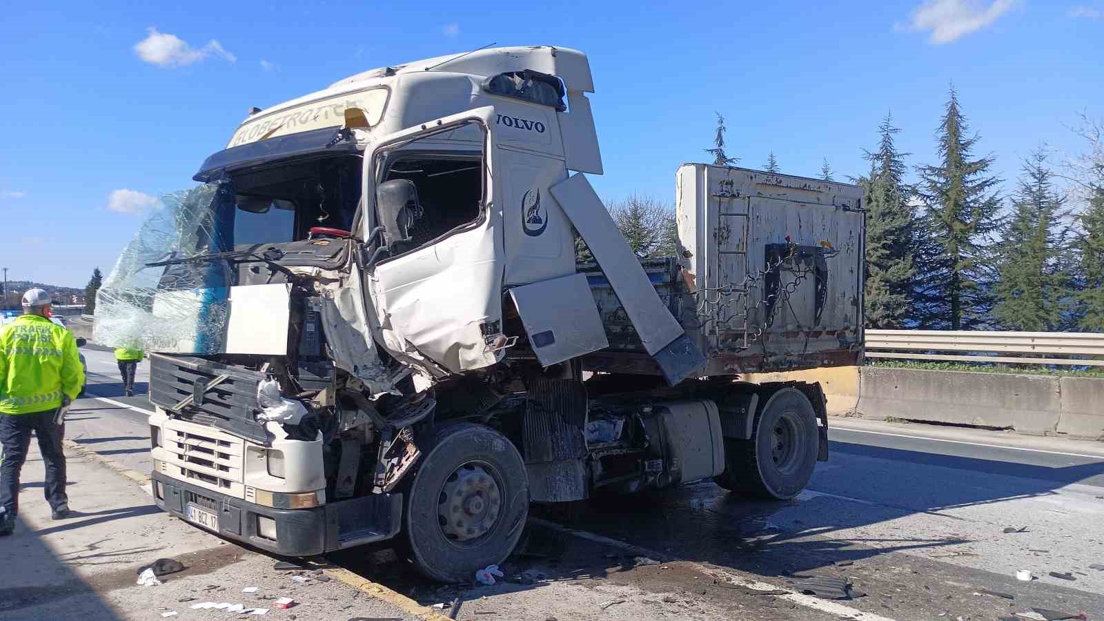 kazadan kacarken tirlar carpisti biri makasladi 1 yarali 0 yyq68RFw