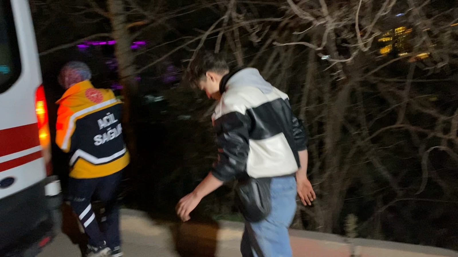 kazadan sonra panik yapti alisveris merkezinin bahcesine uctu 2 FNUeh4ZX