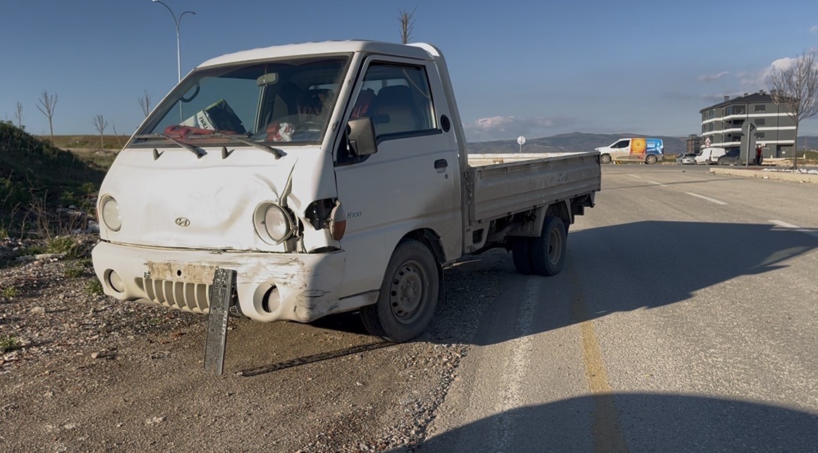 kazadan sonra ters yone giren minibus hafif ticari aracla carpisti 1i cocuk 4 yarali DrtqtWhJ