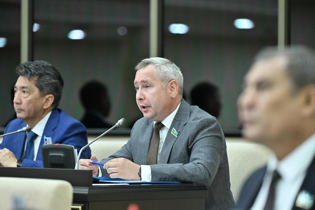 kazakistan parlamentosu son oturumunu gerceklestirdi 3 LVCYrDOi