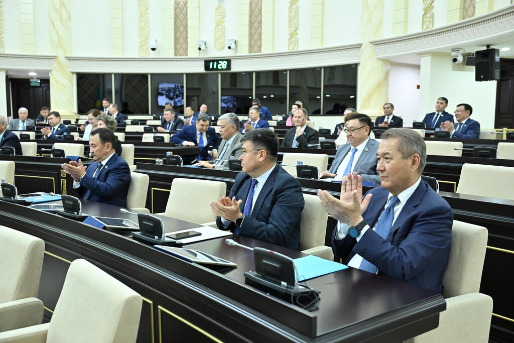 kazakistan parlamentosu son oturumunu gerceklestirdi 4 528zPGUV