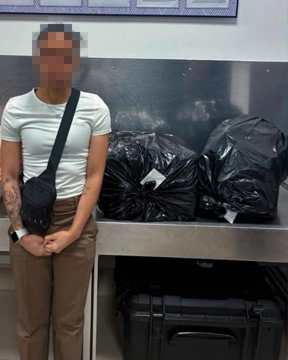 kazakistanda bagajinda 21 kilo esrar tasiyan kadin gozaltina alindi 1 jK6fiiR6
