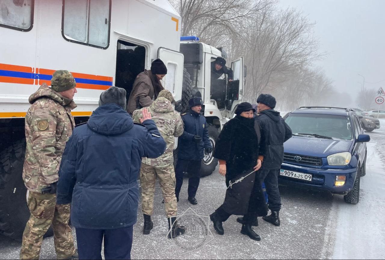 kazakistanda kar firtinasi 1 kisi oldu 407 kisi tahliye edildi 2 AdbcUI11