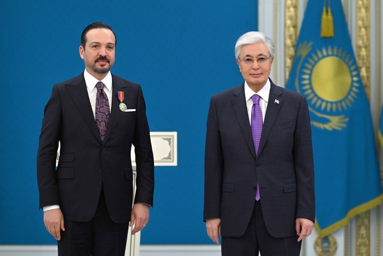kazakistandan ak parti genel baskan yardimcisi zorluya dostluk nisani 1