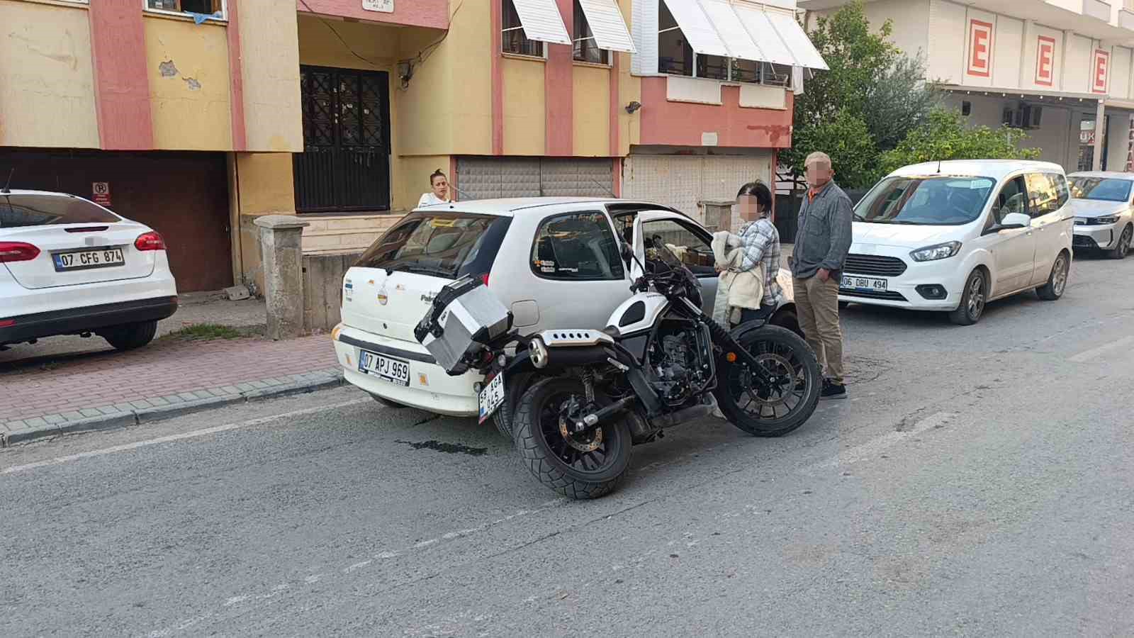 kazanin ardindan niye guluyorsun tartismasi 2 mD4D3vym