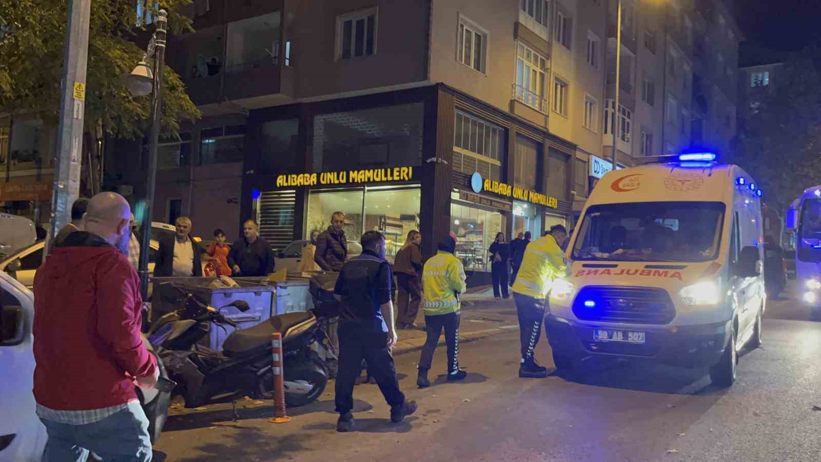 kazaya karisan motosikletliye bakarken kaza yapti 1 397HWLKH