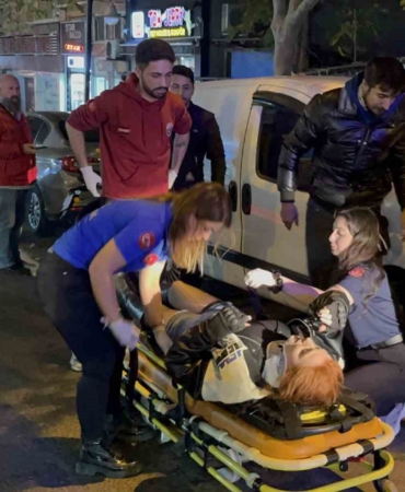 kazaya-karisan-motosikletliye-bakarken-kaza-yapti-GCUTgZM6.jpg
