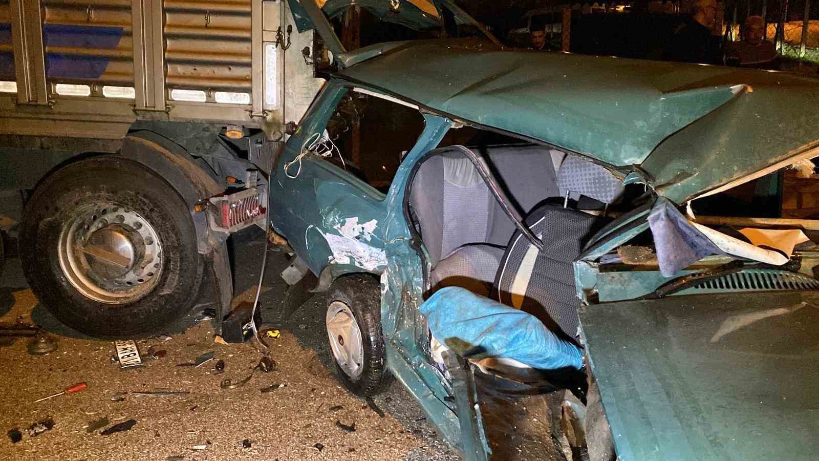 kazaya karisan otomobil park halindeki tira carpti 1agir 4 yarali 5 S9UurpGe