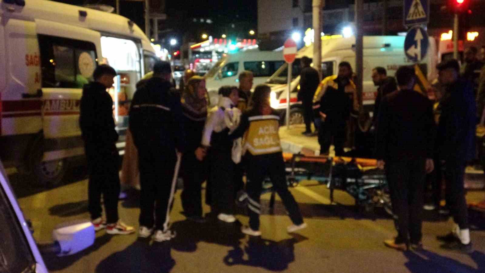 kazaya karisan surucu araci birakip kacti 3 yarali 0 pN86p2Sg