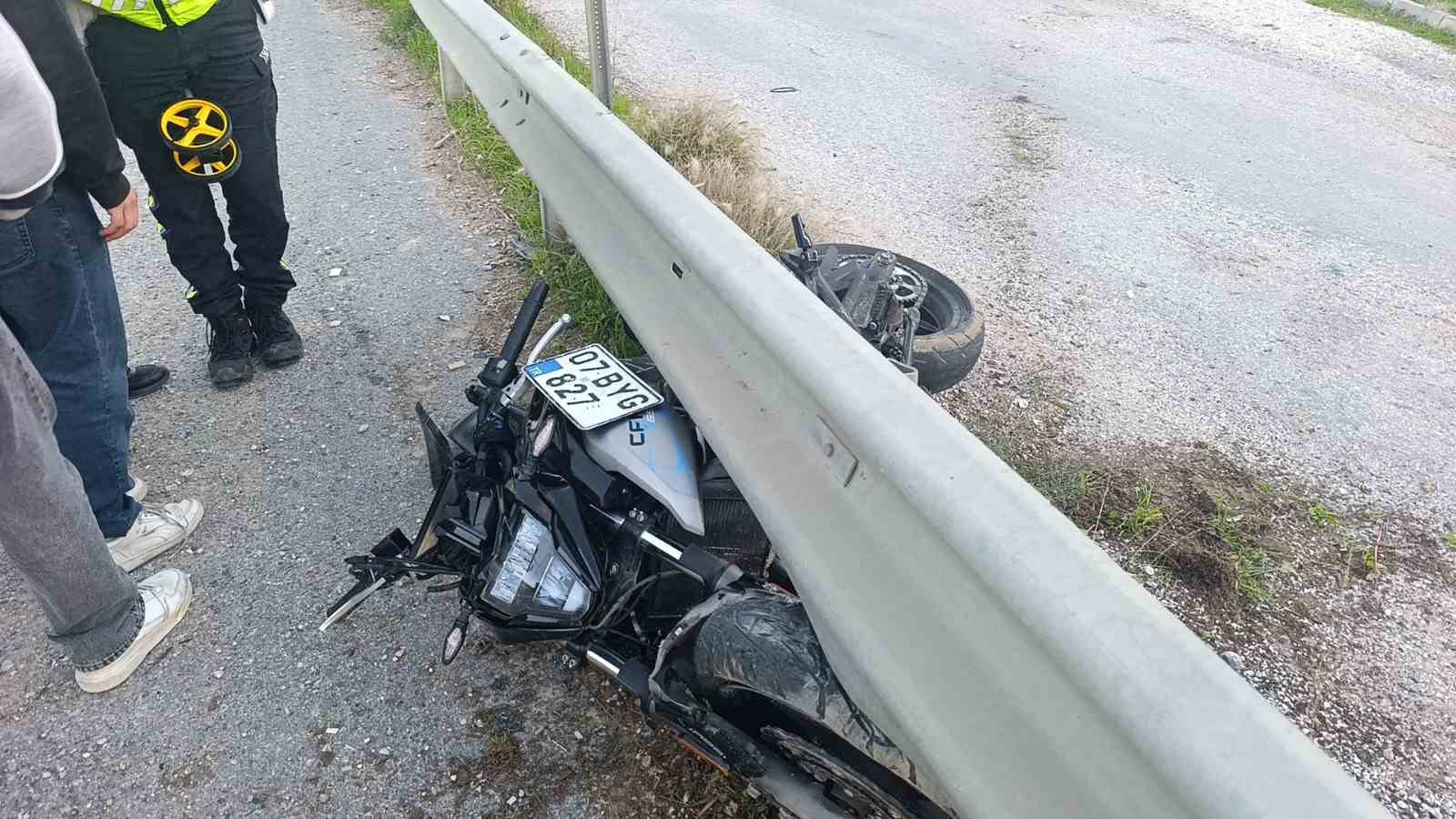 kazaya mudahale trafik ekibinin uygulama yaptigini sandi ters istikametten kacarken kaza yapti 2 1zaWaABa