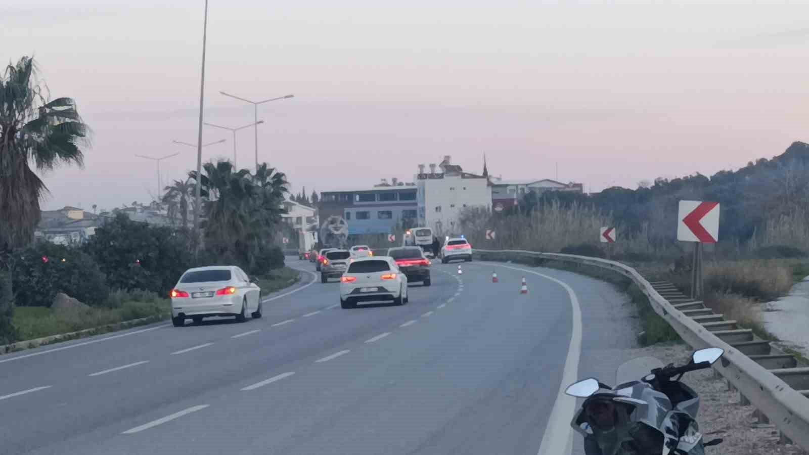 kazaya mudahale trafik ekibinin uygulama yaptigini sandi ters istikametten kacarken kaza yapti 3 8arvmYDi