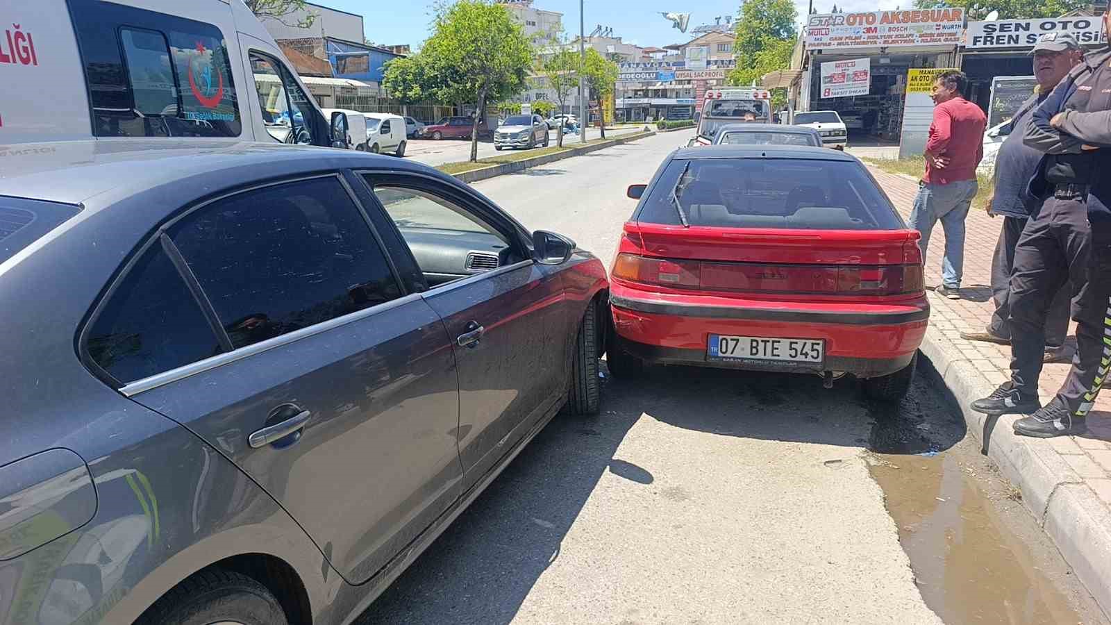 kazaya neden olan surucu kendisini durdurmak isteyenlere biber gazi sikti 4 ssNzCROM
