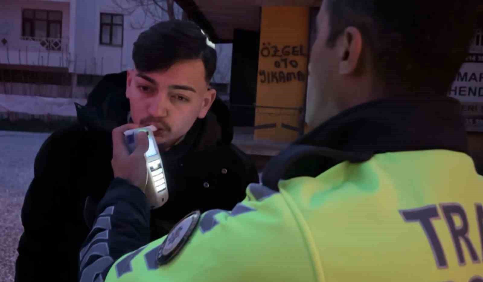 Kazaya yapınca plakaları söküp kaçtı ama polisten kaçamadı 5 kazaya yapinca plakalari sokup kacti ama polisten kacamadi 1 y8y2I4dB