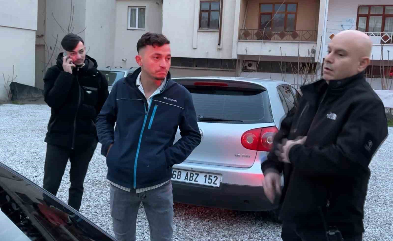 Kazaya yapınca plakaları söküp kaçtı ama polisten kaçamadı 6 kazaya yapinca plakalari sokup kacti ama polisten kacamadi 2 GzGEf9ED
