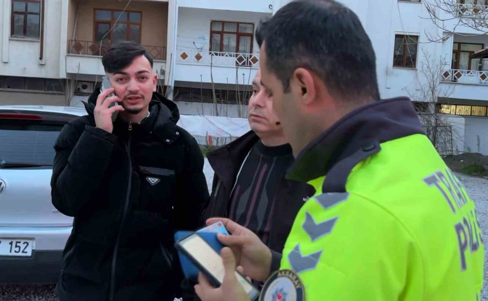 Kazaya yapınca plakaları söküp kaçtı ama polisten kaçamadı 9 kazaya yapinca plakalari sokup kacti ama polisten kacamadi 5 XZiiVyIw