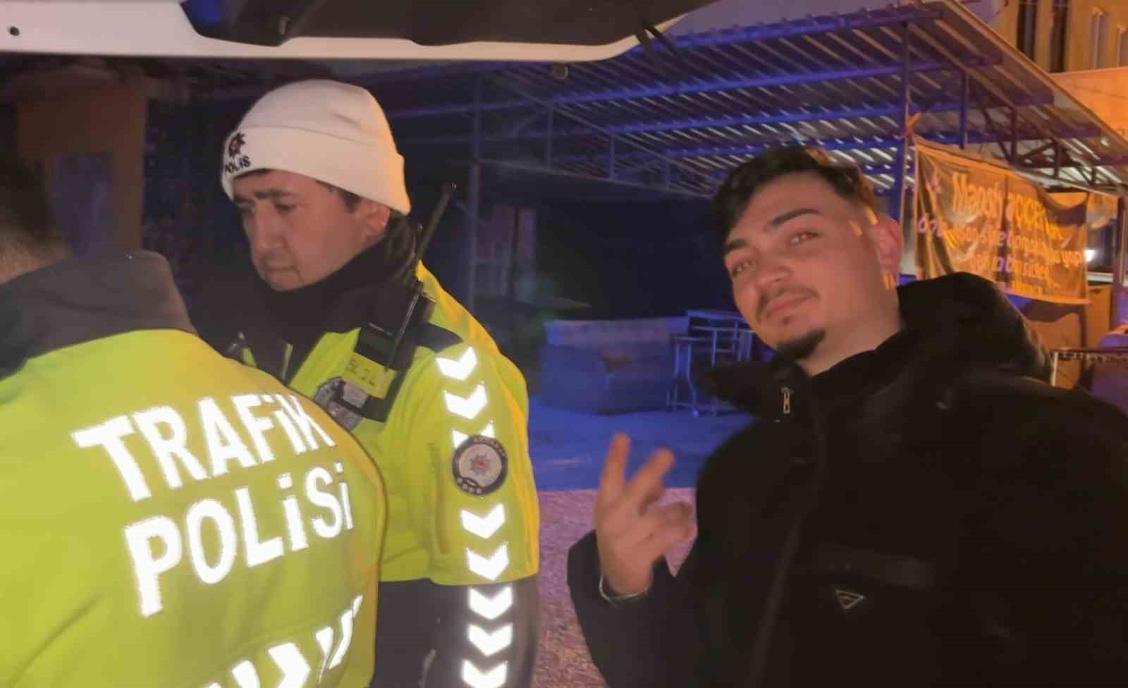 Kazaya yapınca plakaları söküp kaçtı ama polisten kaçamadı 12 kazaya yapinca plakalari sokup kacti ama polisten kacamadi 8 zhS9QirJ