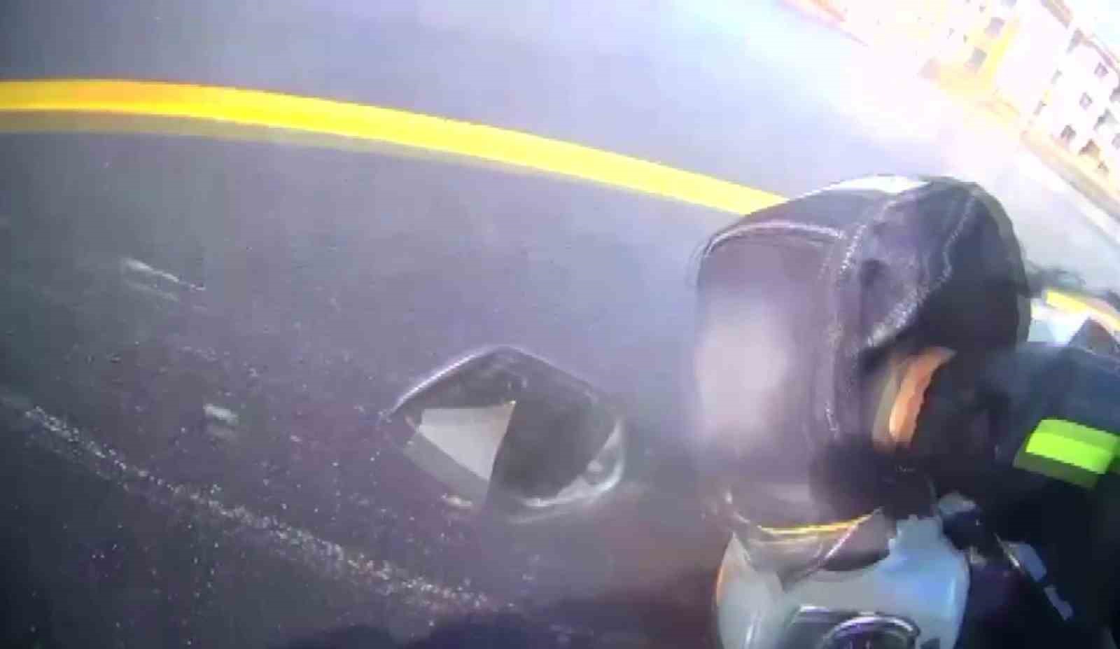 Kazayı burnu kanamadan atlatan motosikletlinin yardımına koşan sürücü yürekleri ısıttı 4 kazayi burnu kanamadan atlatan motosikletlinin yardimina kosan surucu yurekleri isitti 0 DHGgaM9Y