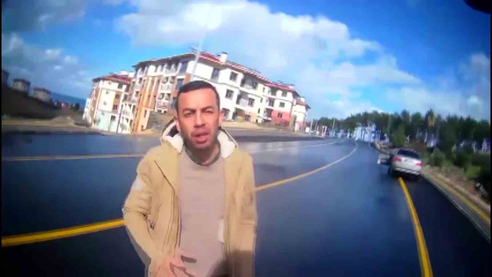Kazayı burnu kanamadan atlatan motosikletlinin yardımına koşan sürücü yürekleri ısıttı 5 kazayi burnu kanamadan atlatan motosikletlinin yardimina kosan surucu yurekleri isitti 1 bWdFUKaj