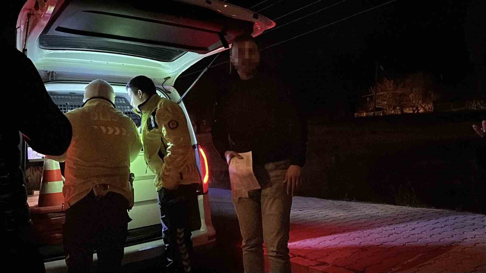 kazayla ilgilenen polis ekiplerini gordu surucu degistirse de cezadan kacamadi 1 63ELvYCT