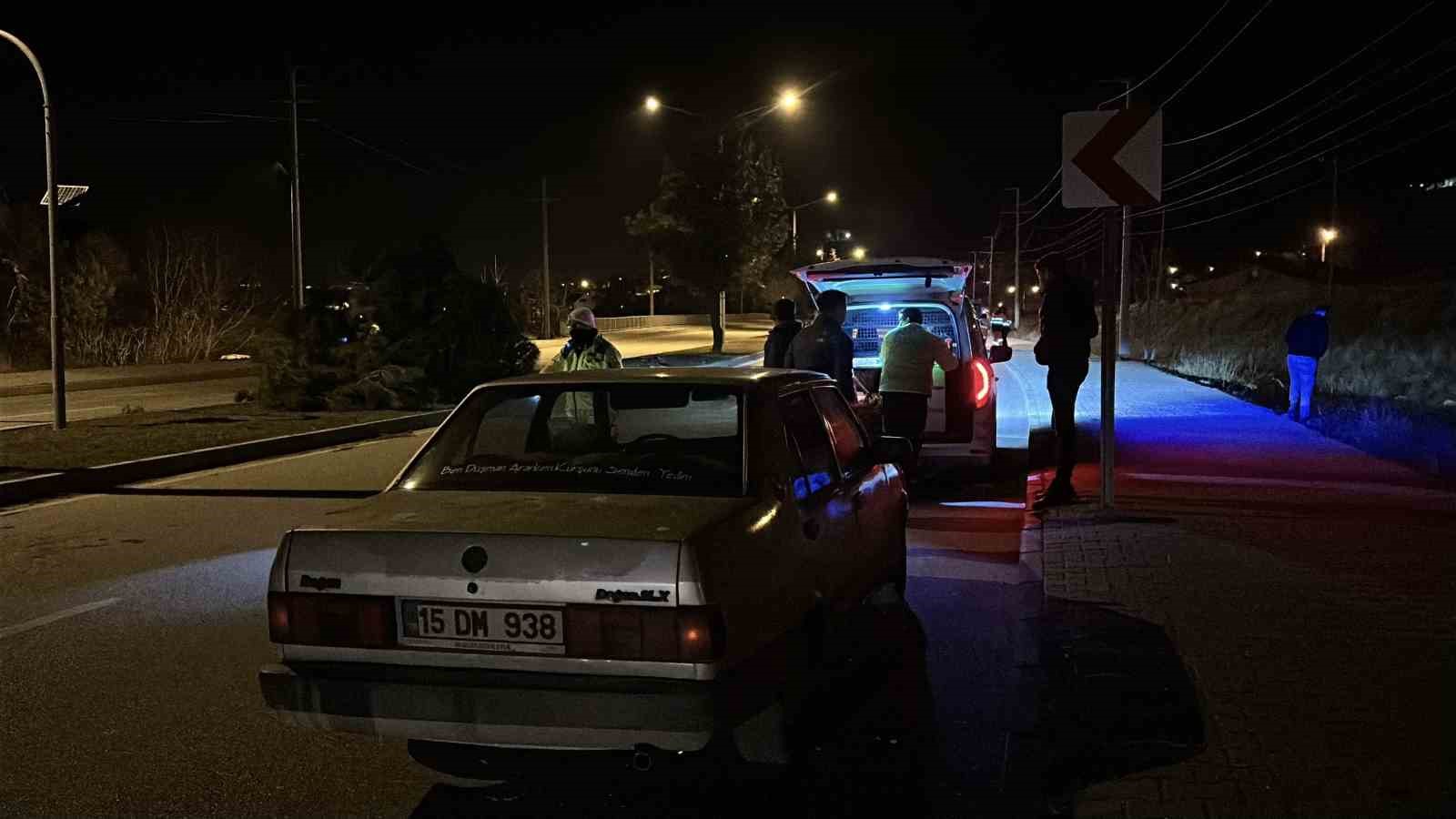 kazayla ilgilenen polis ekiplerini gordu surucu degistirse de cezadan kacamadi 4 psdFbtls