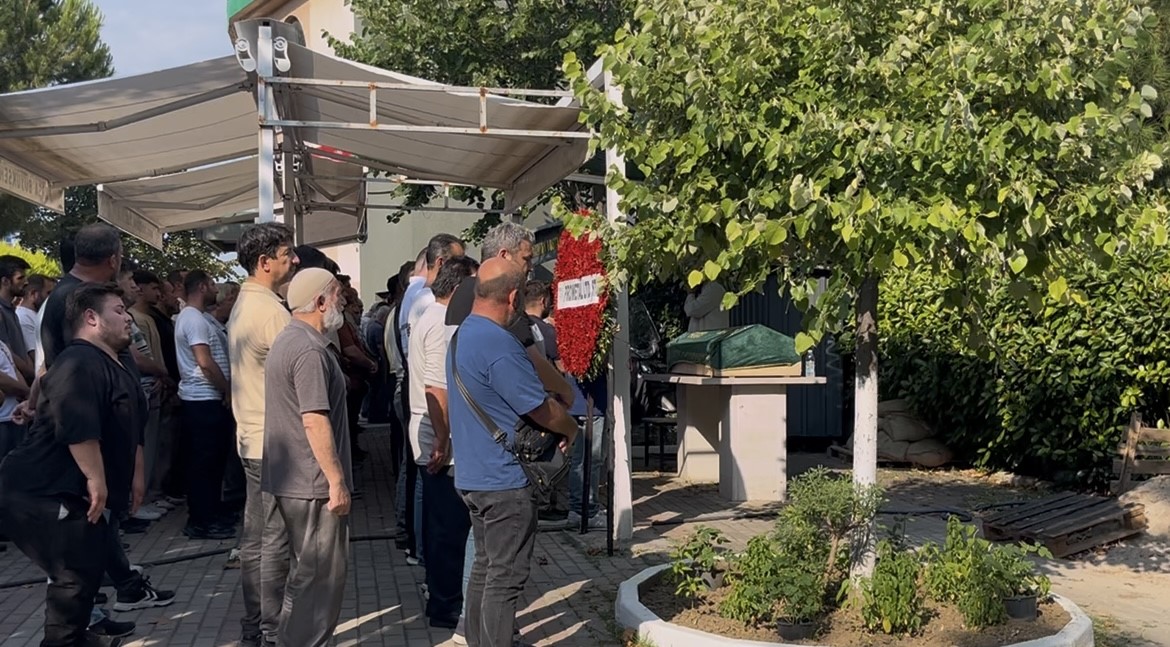 Kazazedelere yardım etmek isterken akıma kapılarak ölen genç toprağa verildi 4 kazazedelere yardim etmek isterken akima kapilarak olen genc topraga verildi 0 yZPHD2kI