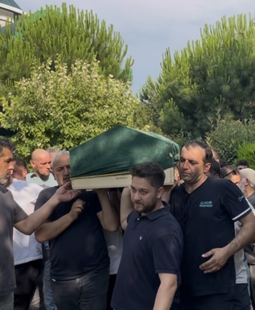kazazedelere-yardim-etmek-isterken-akima-kapilarak-olen-genc-topraga-verildi-PNsnXO8E.jpg