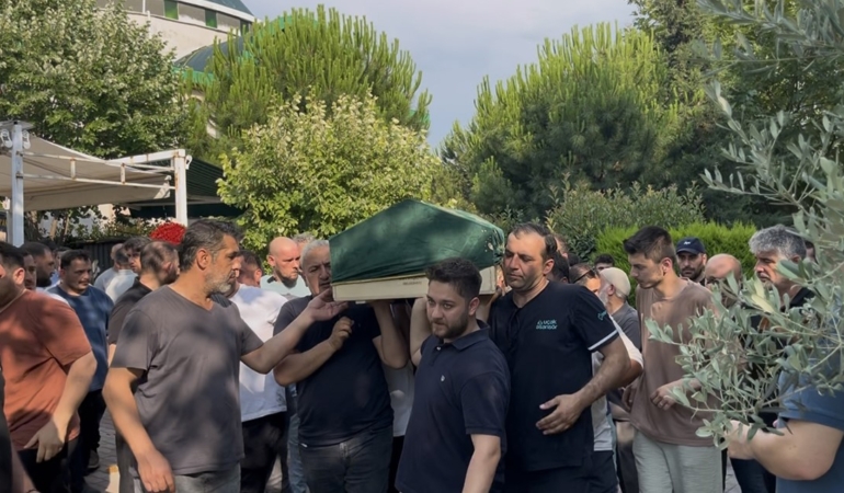 kazazedelere-yardim-etmek-isterken-akima-kapilarak-olen-genc-topraga-verildi-PNsnXO8E.jpg