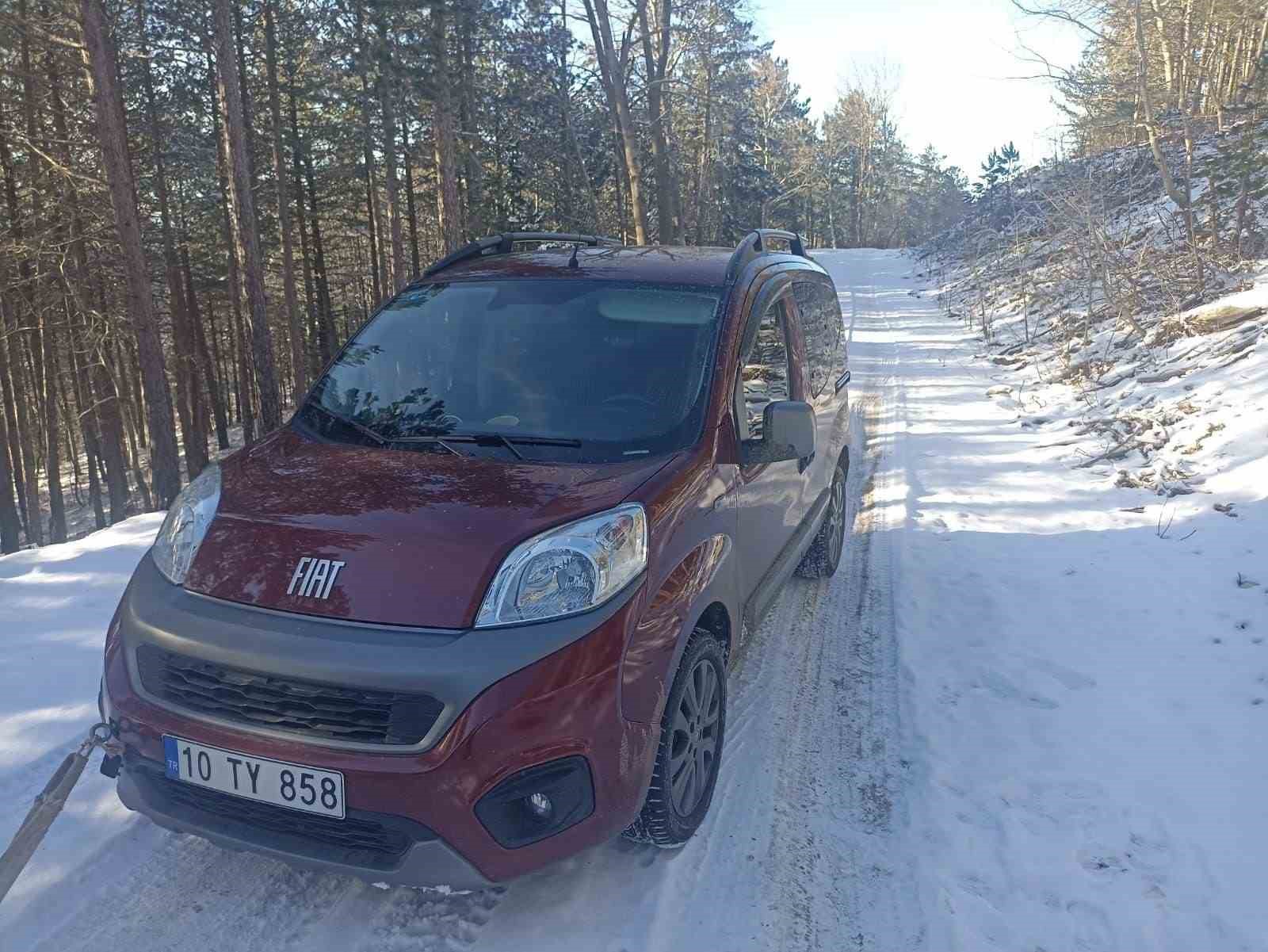 Kazdağları’nda karda mahsur kalan 4 kişiyi jandarma kurtardı 6 kazdaglarinda karda mahsur kalan 4 kisiyi jandarma kurtardi 2 3R98Uf36