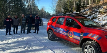 kazdaglarinda-karda-mahsur-kalan-4-kisiyi-jandarma-kurtardi-rS7SmO8w.jpg