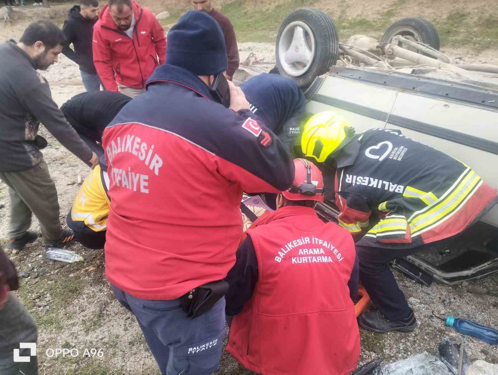 kazdaglarinda kontrolden cikan otomobil sarampole devrildi 4 yarali 1 afCNKKvO
