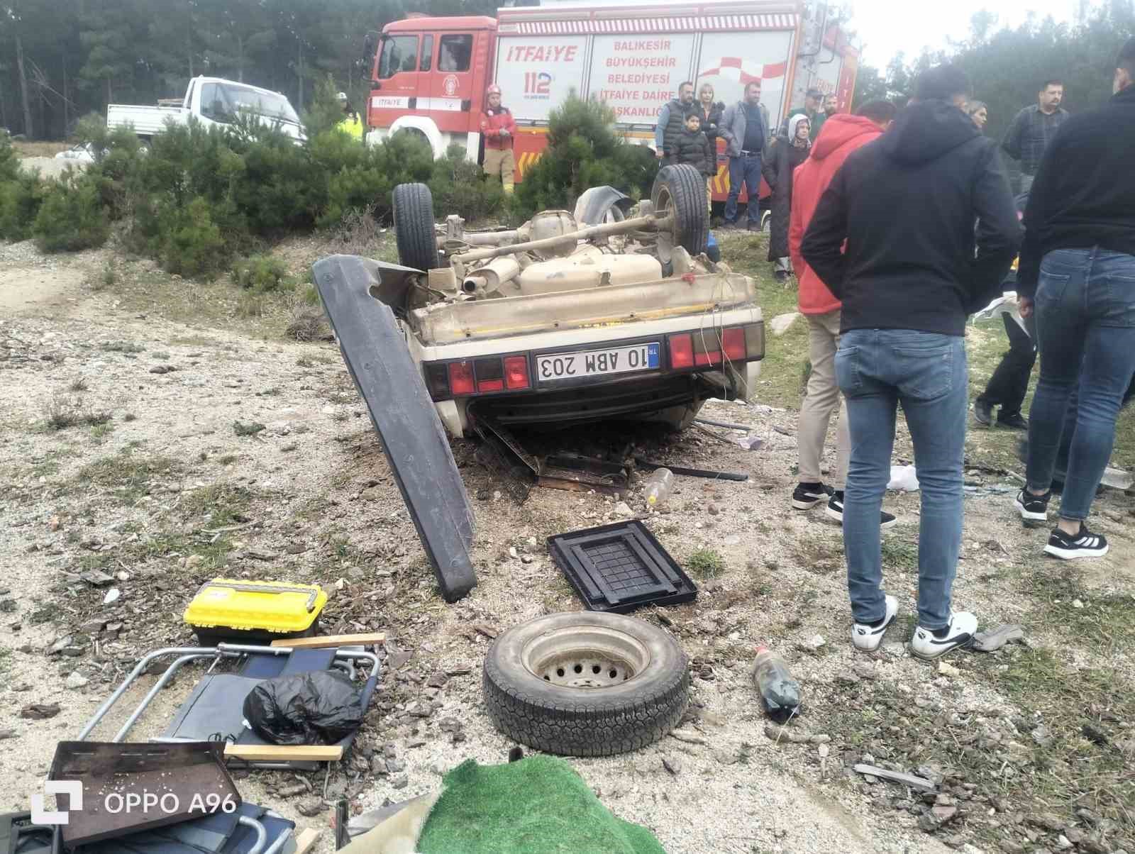 kazdaglarinda kontrolden cikan otomobil sarampole devrildi 4 yarali 2 lfQ2dsVg