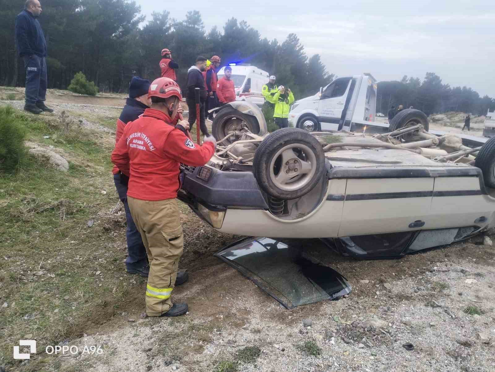 kazdaglarinda kontrolden cikan otomobil sarampole devrildi 4 yarali 4
