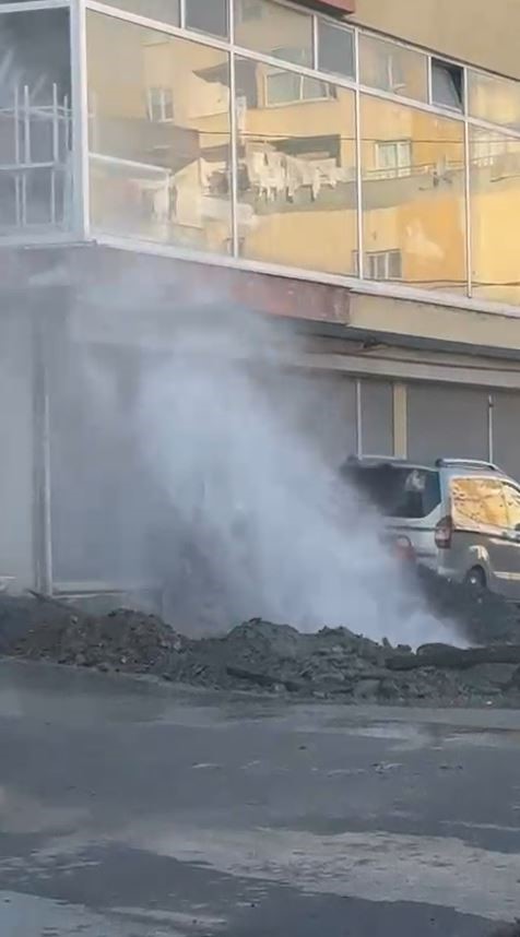 Kazı sırasında delinen doğal gaz borusu nedeniyle faciadan dönüldü 5 kazi sirasinda delinen dogal gaz borusu nedeniyle faciadan donuldu 1 CWp3bOYG
