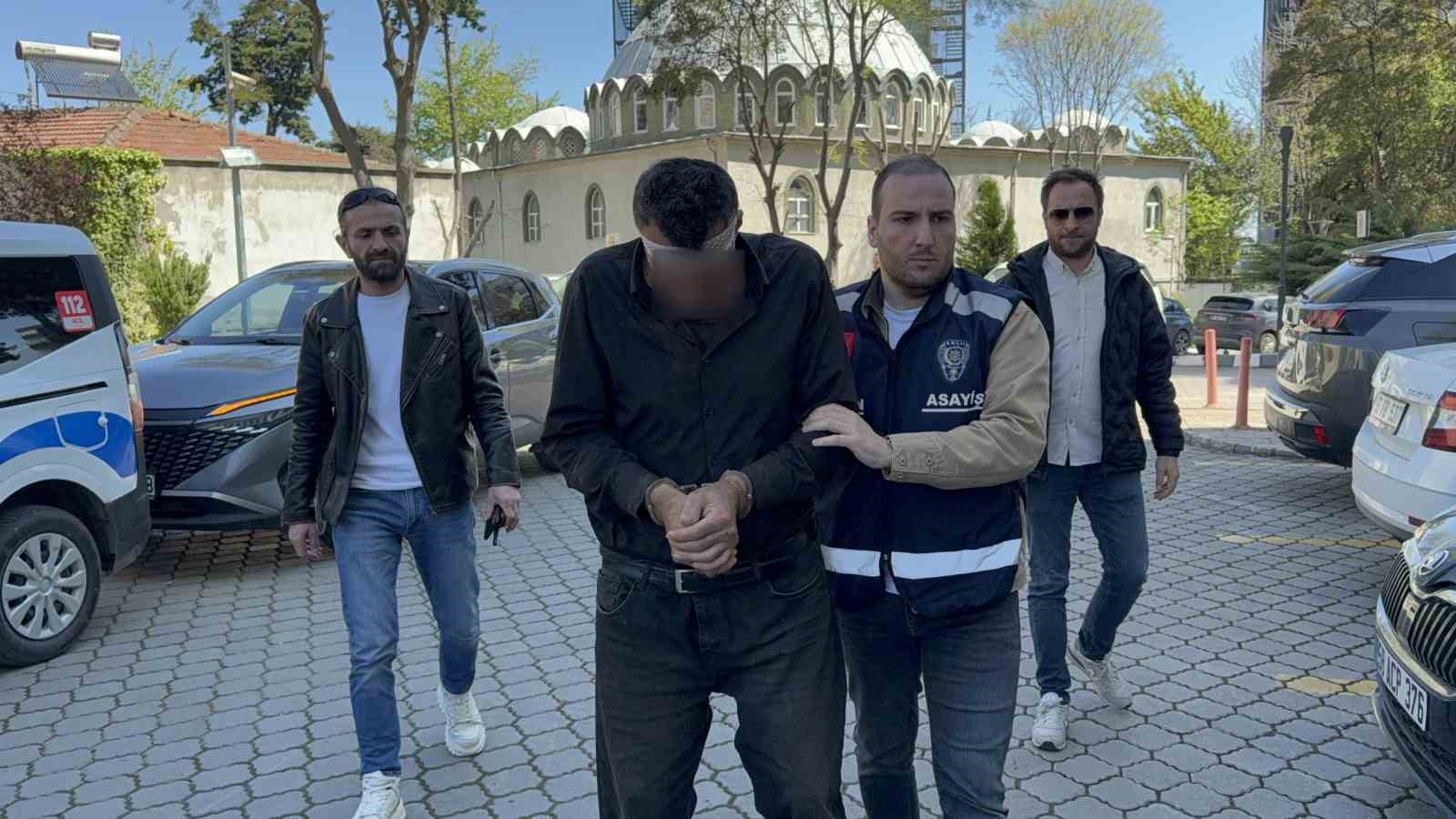 "Kazığımı niye aldın" kavgasında 2 kişiyi vuran şahıs adliyeye sevk edildi 4 kazigimi niye aldin kavgasinda 2 kisiyi vuran sahis adliyeye sevk edildi 0 WhSUEiY3