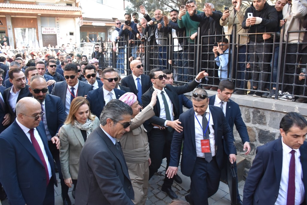 kdp lideri mesut barzani cizrede tarihi mekanlari gezdi 7 AGJXAyzs
