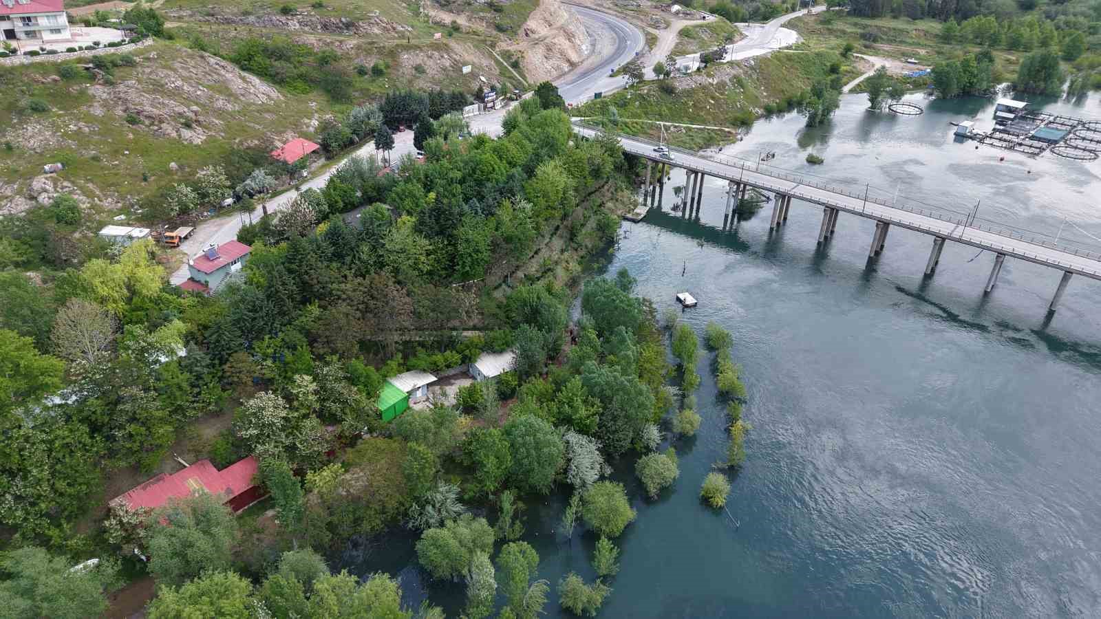 keban baraji kapaklarini acti isyeri bahceleri sular altinda kaldi 11 ez4v1sWD